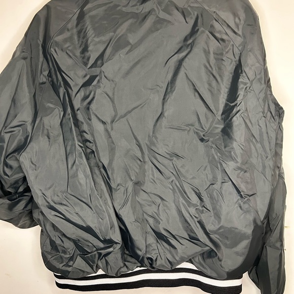 Vintage Hilton Made In USA Bomber Jacket Black Nylon Snap Front L 80s 90s 🇺🇸 - Picture 5 of 6